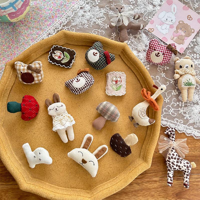 Handmade Cotton-Filled Animal Cartoon Embroidery Plush Brooch Pin