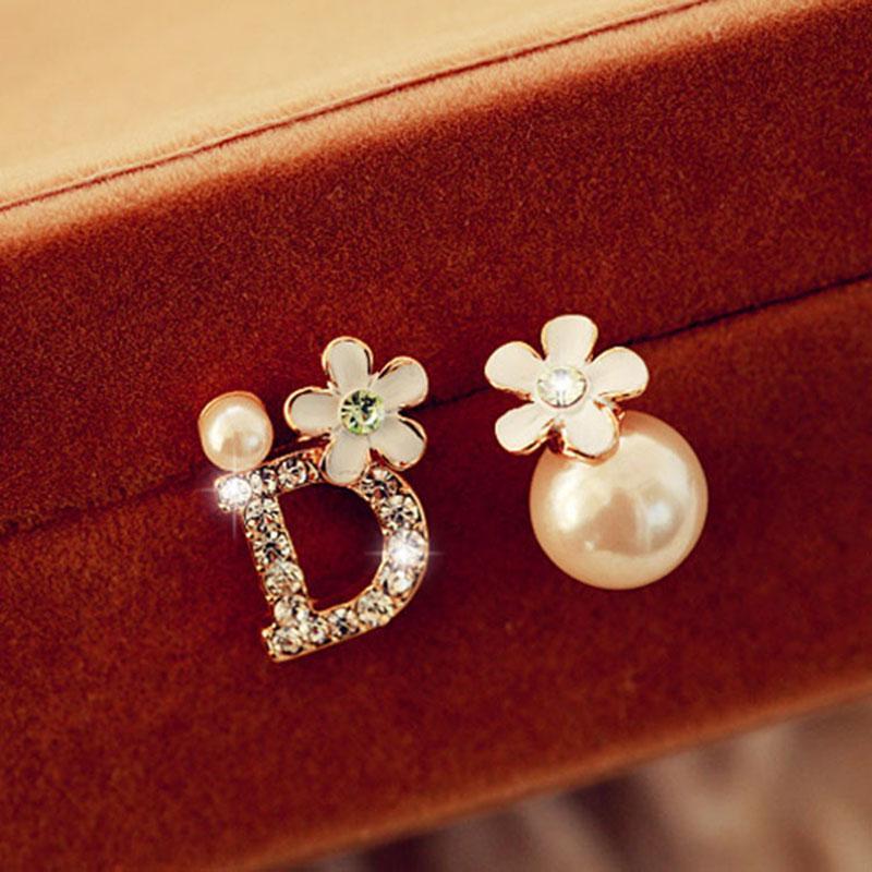 Elegant Women's Alloy Crystal Rhinestone Stud Earrings With Artificial Pearls