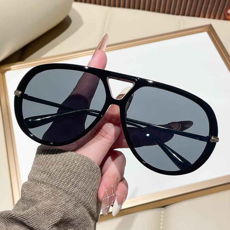 Fashion Sunglasses: Unisex Double Bridge Large Frame Pilot Style with Curved Temples