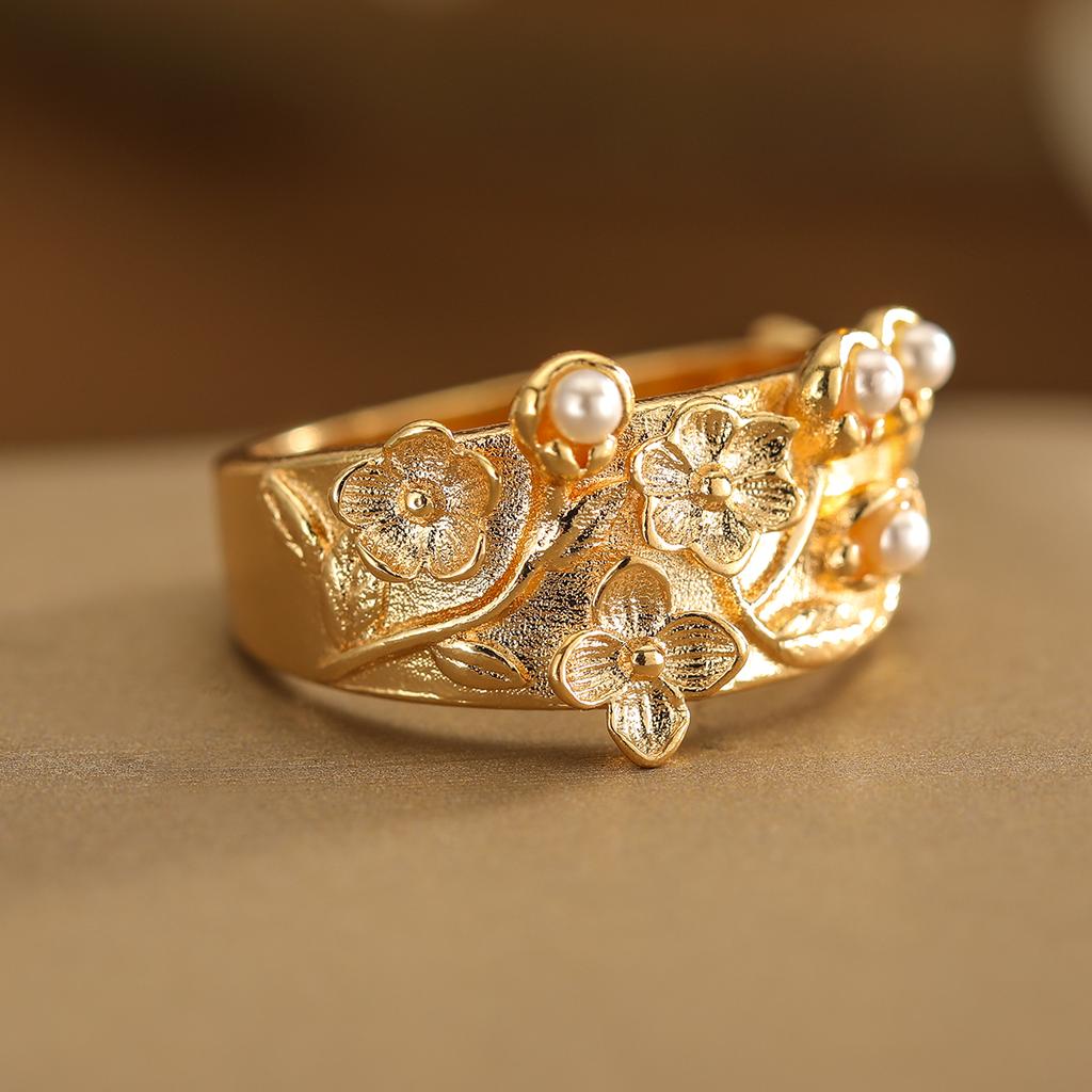 Luxury Embossed Flower Synthetic Pearl Ring Copper Material Women Jewelry Ring For Banquet