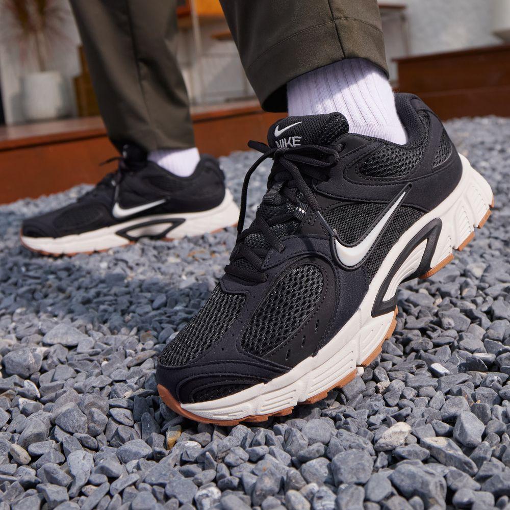 

Nike V5 RNR Черный с коричневой подошвой 44