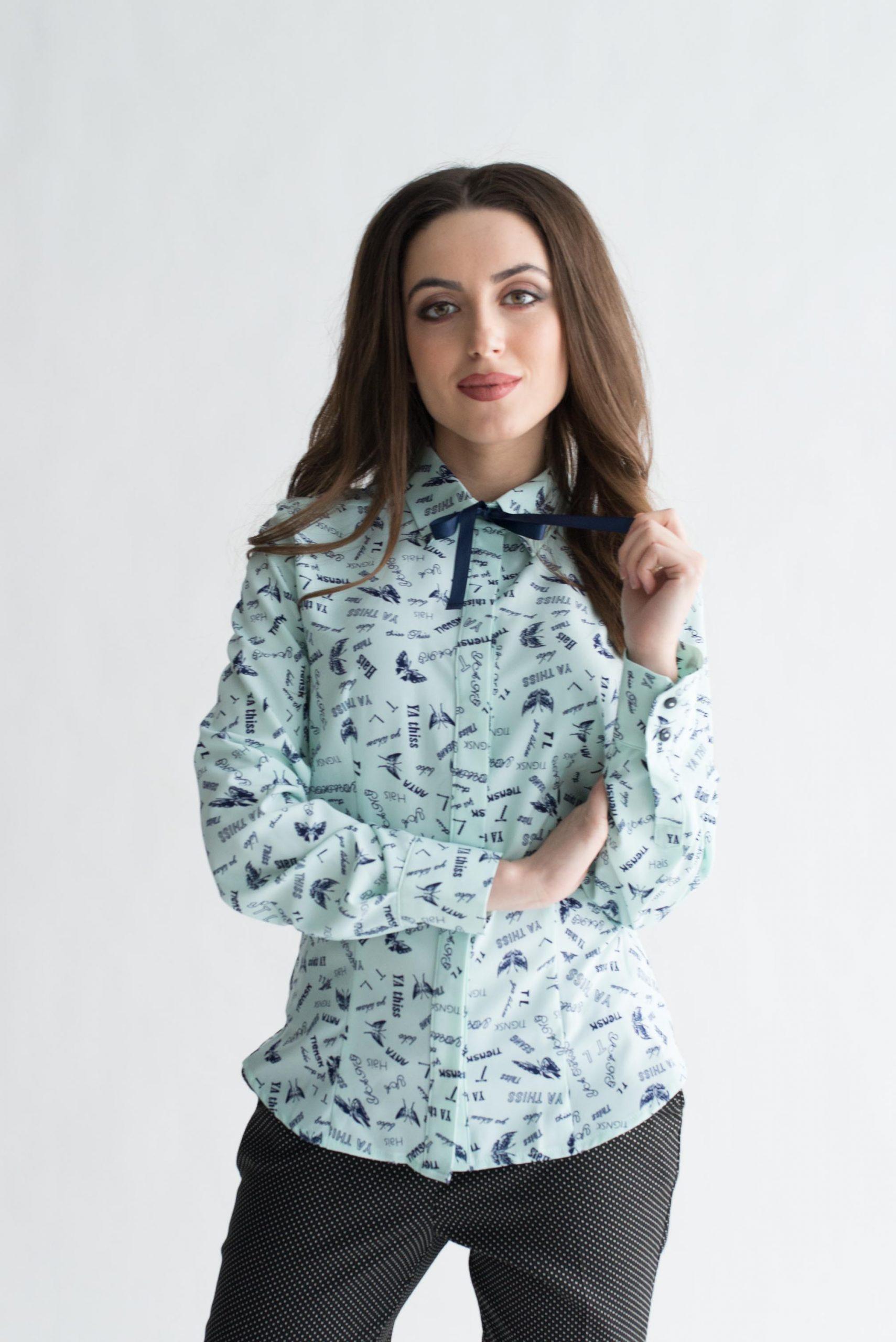 

Приталена блуза з бантом та принтом. 38 бабуся сміт apple кольору