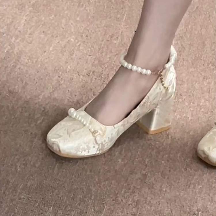 

Cheongsam antique retro high heels embroidered shoes pearl Chinese women s shoes elements Hanfu Chinese Mary temperament single shoes 40 бежевий