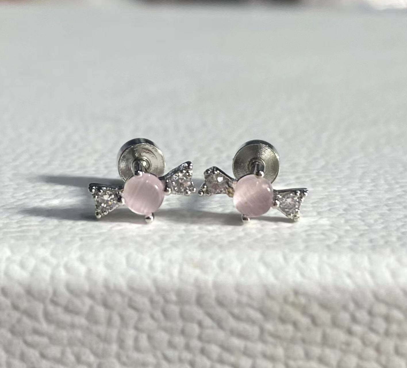 

Pink Ear Bone Nail Titanium Steel Screw Sleeping Free Spice Girl Cochlear Earrings рожевий