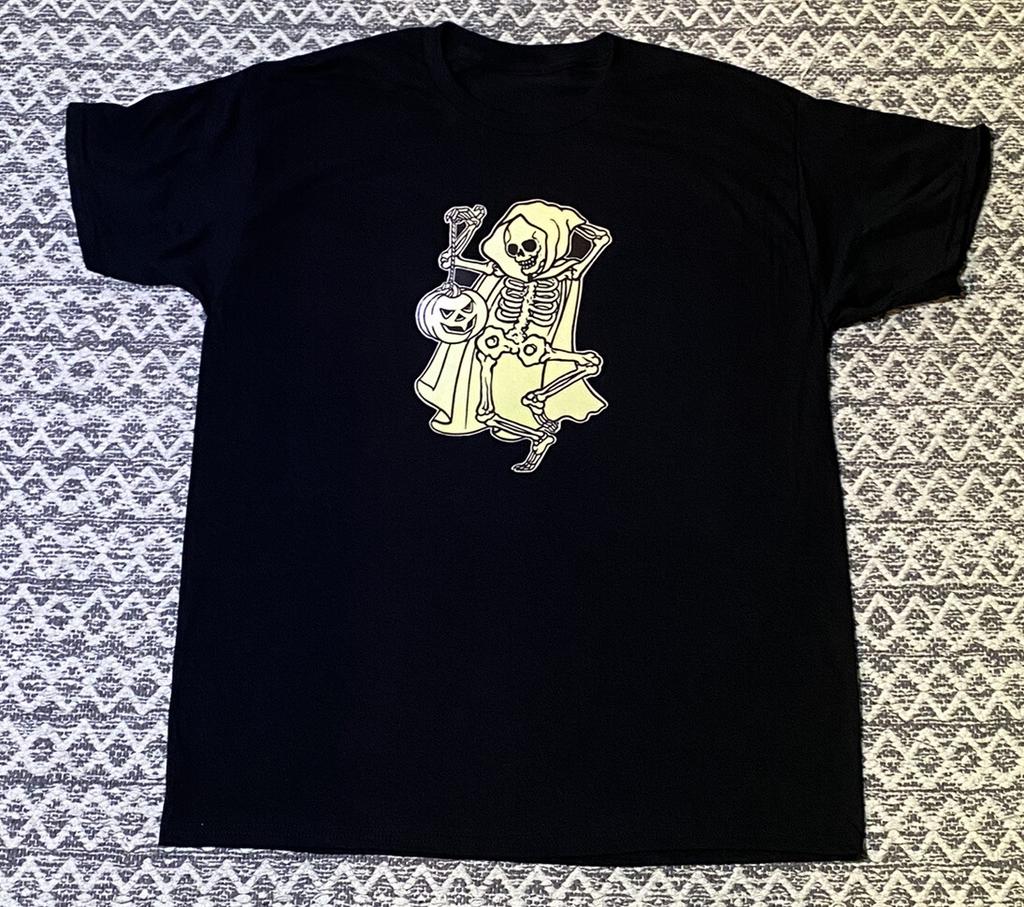 Halloween skeleton Graphic t-shirt