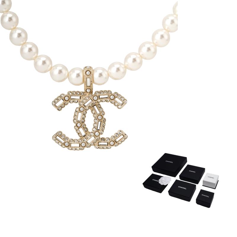 

CHANEL Letter Double C Pendant Alloy Necklace Women s Gold золотий