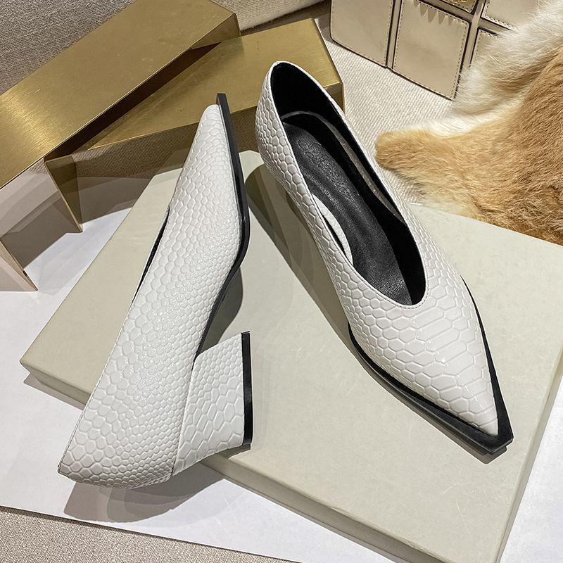 2025 Retro V-Ausschnitt Rutschfeste Klobiger Absatz Spitzschuh Mittelhoher Absatz Damenschuhe