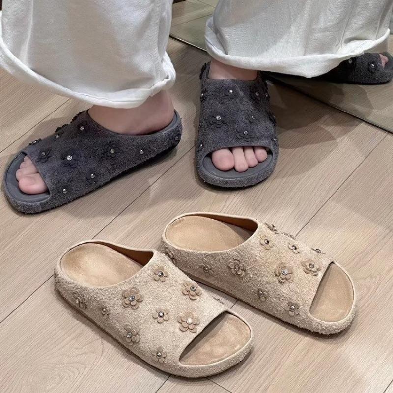 Fashion Platform Round Toe Vintage Slippers Rhinestone Summer 2025 Niche Studded Suede Flower Flip-Flop Sandals
