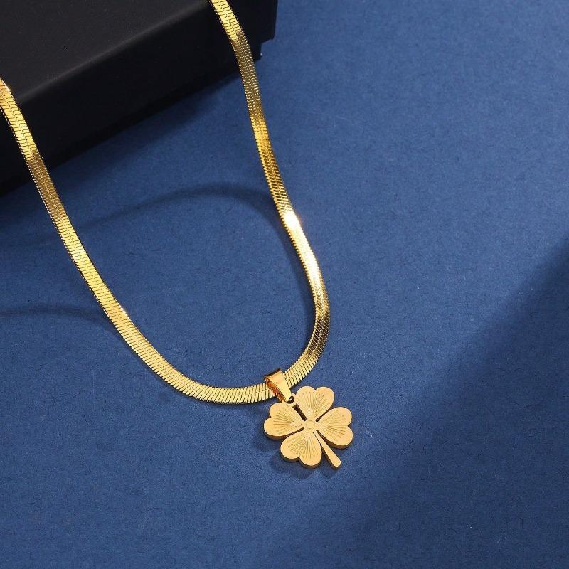 1 Stück Klassische und luxuriöse 18K vergoldete Edelstahl Schlangenkörper-förmige Gliederkette mit Glücksklee-Anhänger, geeignet für Damen für den Alltag