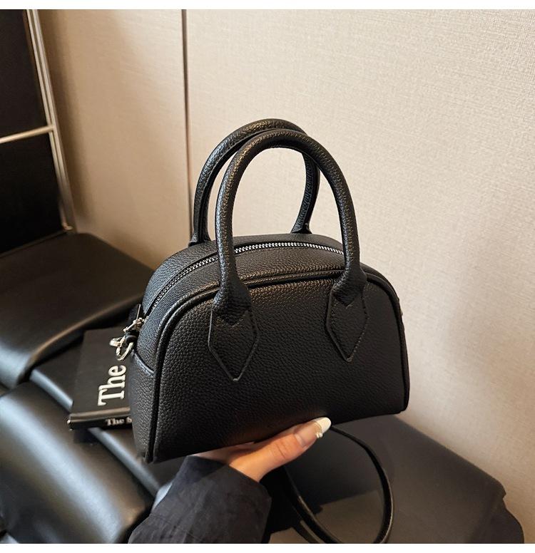 

Spring new women s bag fashion simple shell bag temperament handbag shoulder crossbody small bag pillow bag чорний