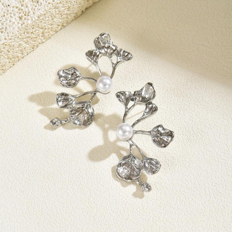 Imitation Pearl Earrings Retro Long Gold Leaf Earrings Cold Wind Exaggerated Geometric Stud Earrings