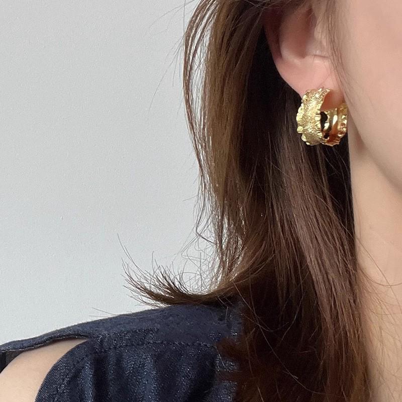 Women's Luxury Textured Metal Hoop Earrings - Versatile Niche Design