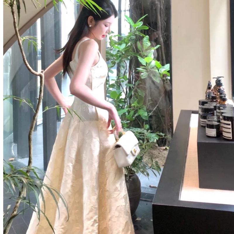 Women's Summer French Embroidered Slim Fit Retro Long Dress with Waist-Cinching and Elegant Charm