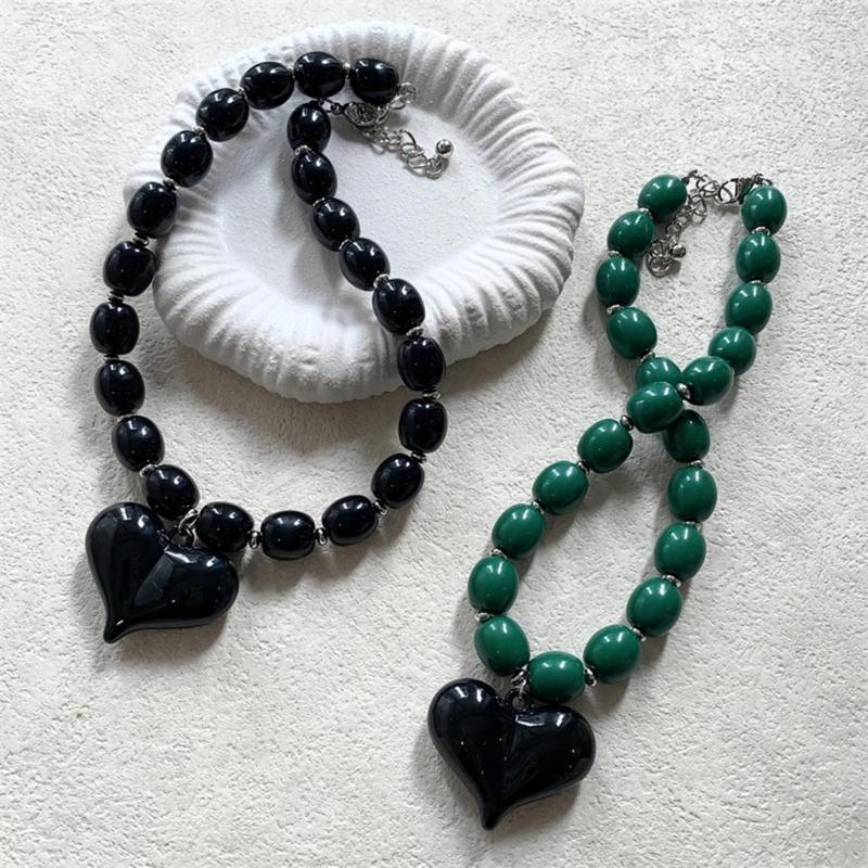 Resin Beaded Necklace with Heart Pendant Adjustable Length Choker Stylish Hip Hop Neckchain for Fashionable Women