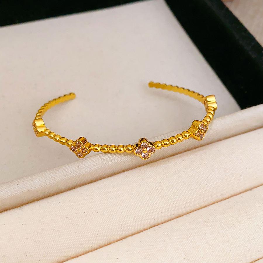 

18K Gold Plated Zirconia Flower Bracelet - Luxurious Retro Fashion
