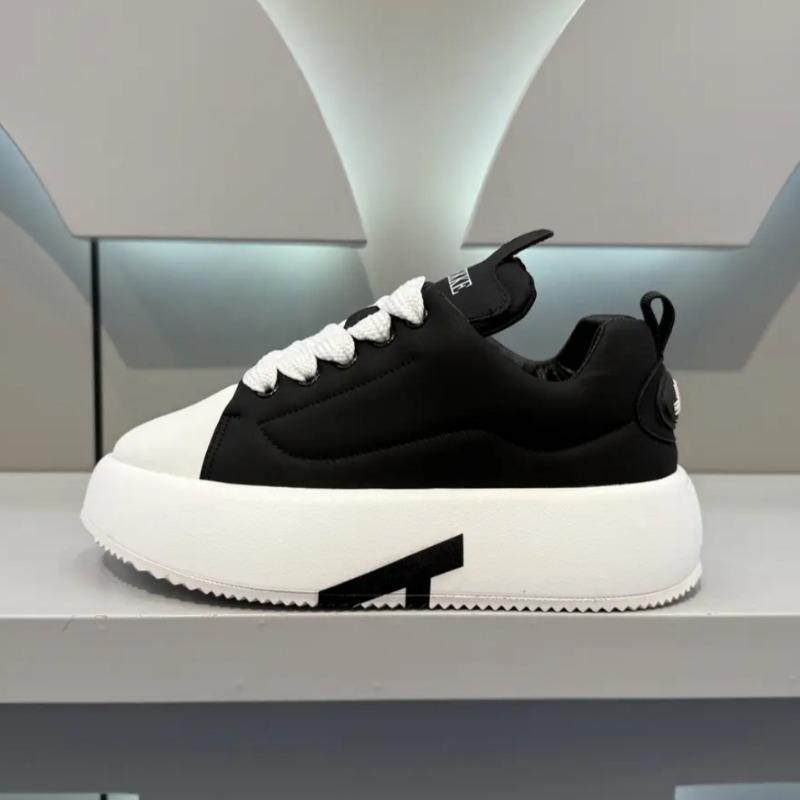 Fashion 2025 Spring New Products Men's Sneakers Round Head Lace-up Casual Shoes Solid Color Personalized Fashionble White Board Shoes