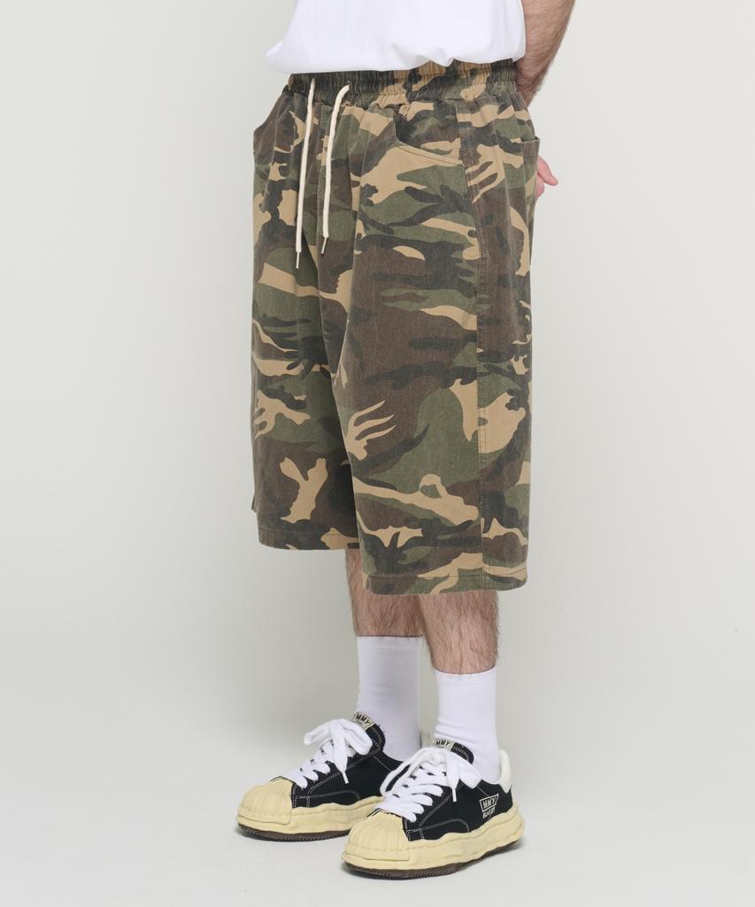 CARGOBROS Camo Pattern Bio Bermuda Pants (Khaki)