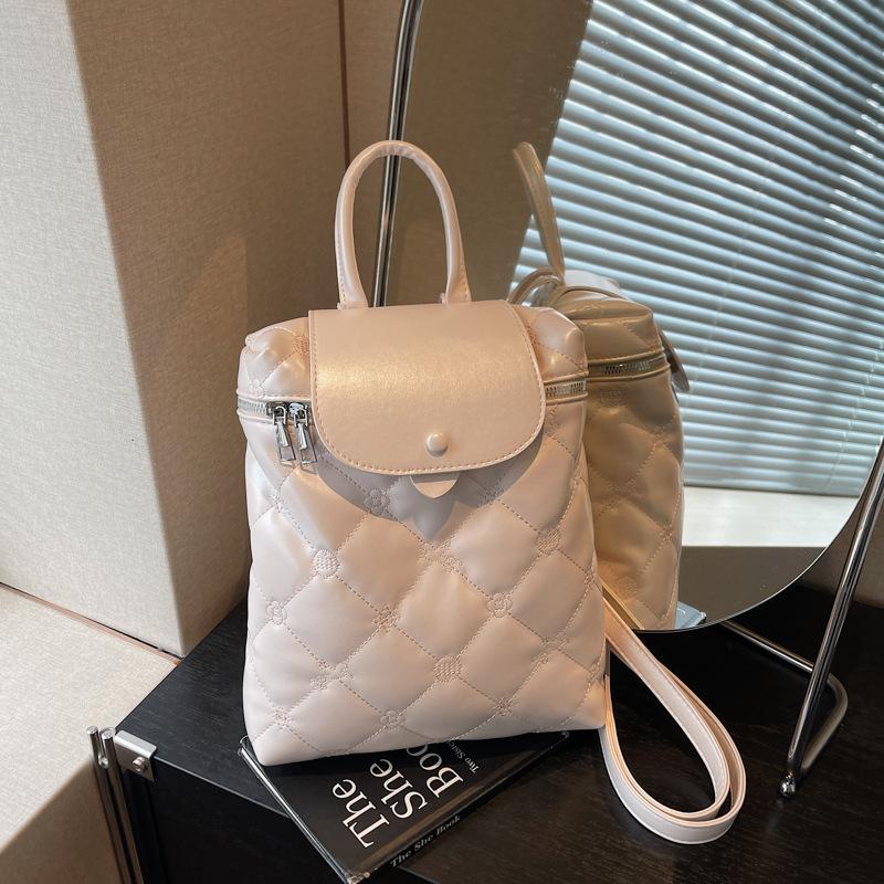Fashionable Diamond-shaped Backpack, Embossed, Simple and Stylish Backpack, Large-capacity Hand-held Commuter Bag