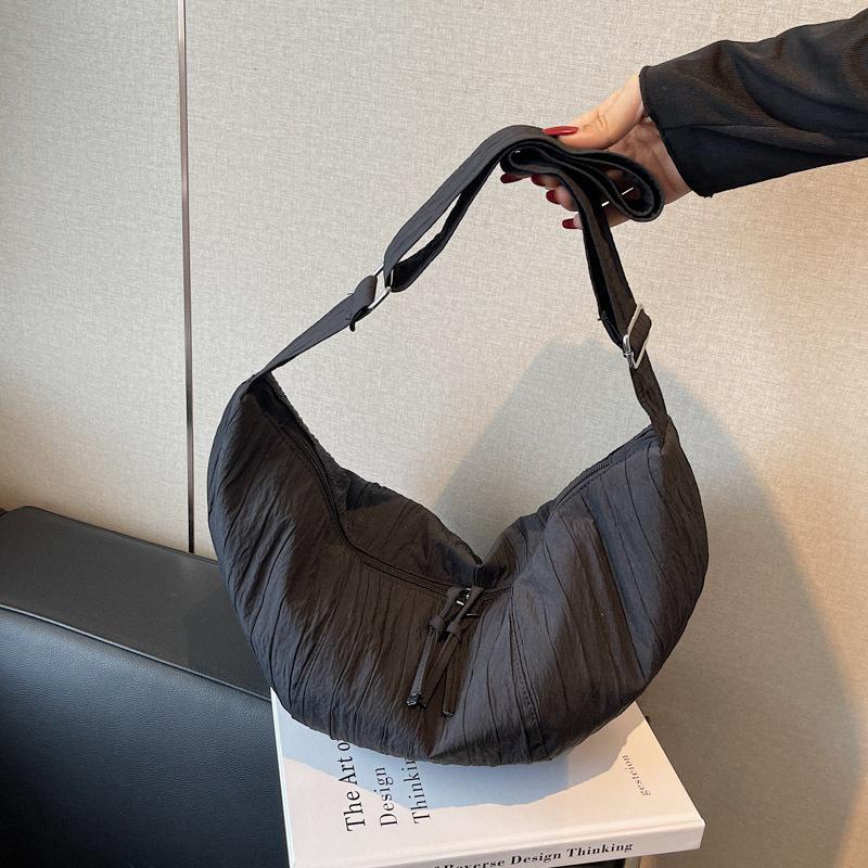 Casual Bag Women's New Crossbody Dumpling Bag Fashionable Shoulder Bag Large Capacity Class Commuter Bag