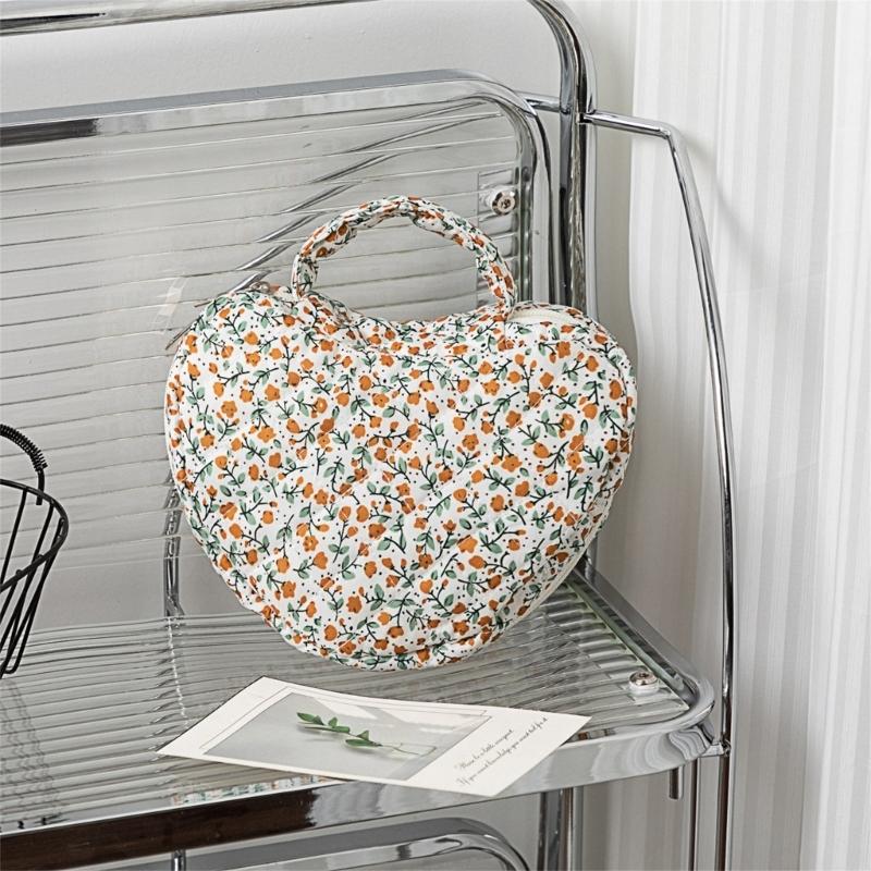 Fashionable Florals Print Heart Cosmetic Case Quilted Construction Spacious Toiletry Bag for Women Girls Travel