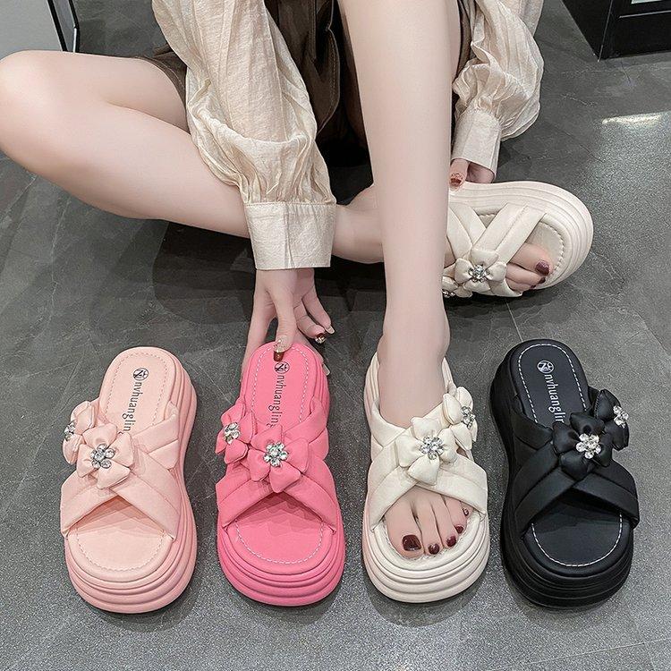 Thick-bottomed bread slippers women's outer wear 2025 summer new Internet celebrity flowers simple and versatile open-toe one-word with sandals