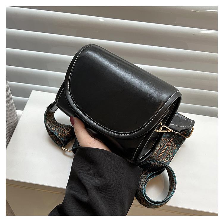 Textured Small Bag Women's Bag 2025 New Trendy Fashion Winter Retro Broadband Messenger Bag Casual Small Square Bag