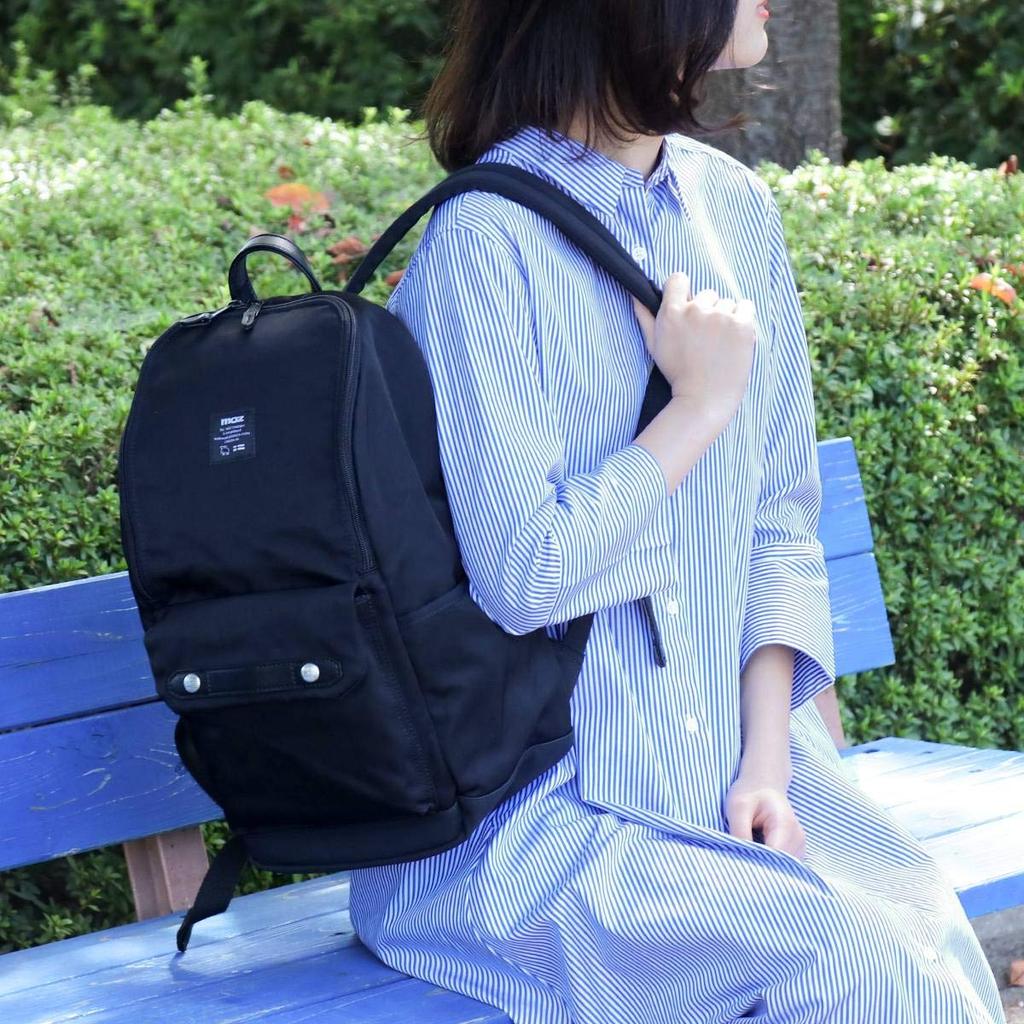 Mozu Rucksack, A4-Format, leicht, wasserabweisend, mit Laptopfach, Reißverschluss hinten, Wickeltasche, Marineblau x Cremeweiß