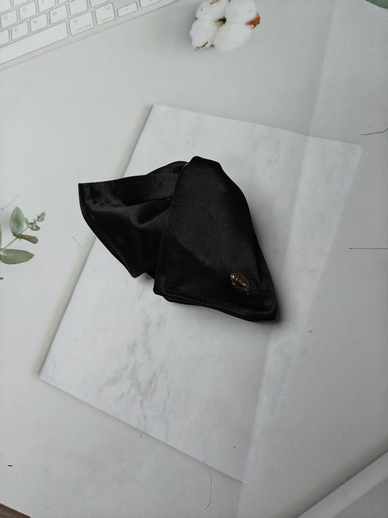 Satin Shell Triangle Claw Shark Clip: Versatile French High-End Hair Accessory
