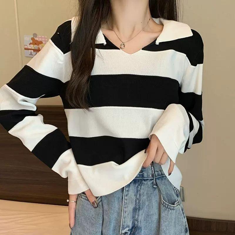 A Stylish Striped Knitted Sweater for Women's Autumn, Featuring A Retro and Laid-back Style, Long-sleeved Short Top