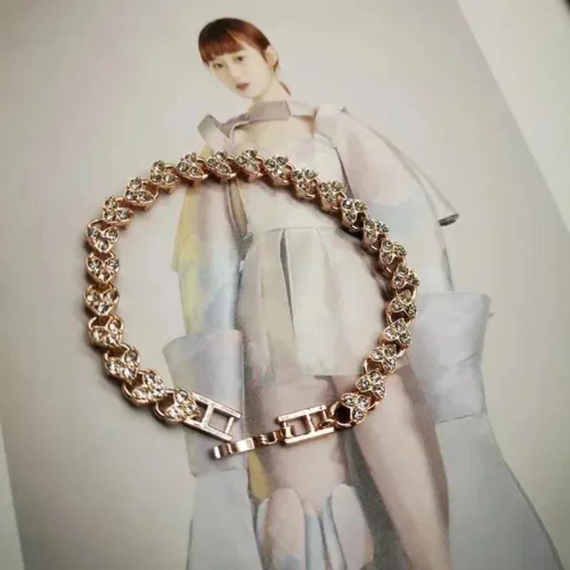 1PCS Gold-color Bracelet Ladies Hip Hop Style Stainless Steel Round Sign Portrait Pendant Wide Cross Chain Jewelry Accessories