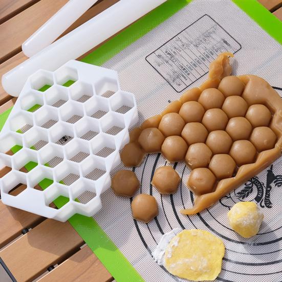 Splitter Dough Divider Tool High-Quality Food-Safe Material Thin 1mm Cutting Edge for Easy Portioning Honeycomb Shape