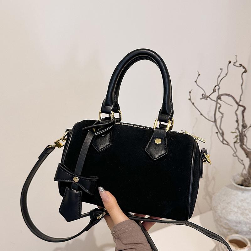 

Autumn Winter Retro Women s Handbag Chic Tassel Single Shoulder Crossbody Bags French Texture Faux Suede Small Handbags чёрный