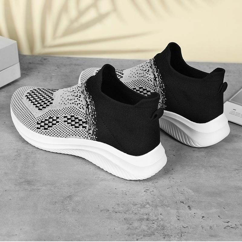 Fashion Lightweight Mens Walking Shoes Outdoor Soft Male Casual Shoes Flexible Breathable Men Loafers Slip On Footwear Sneakers
