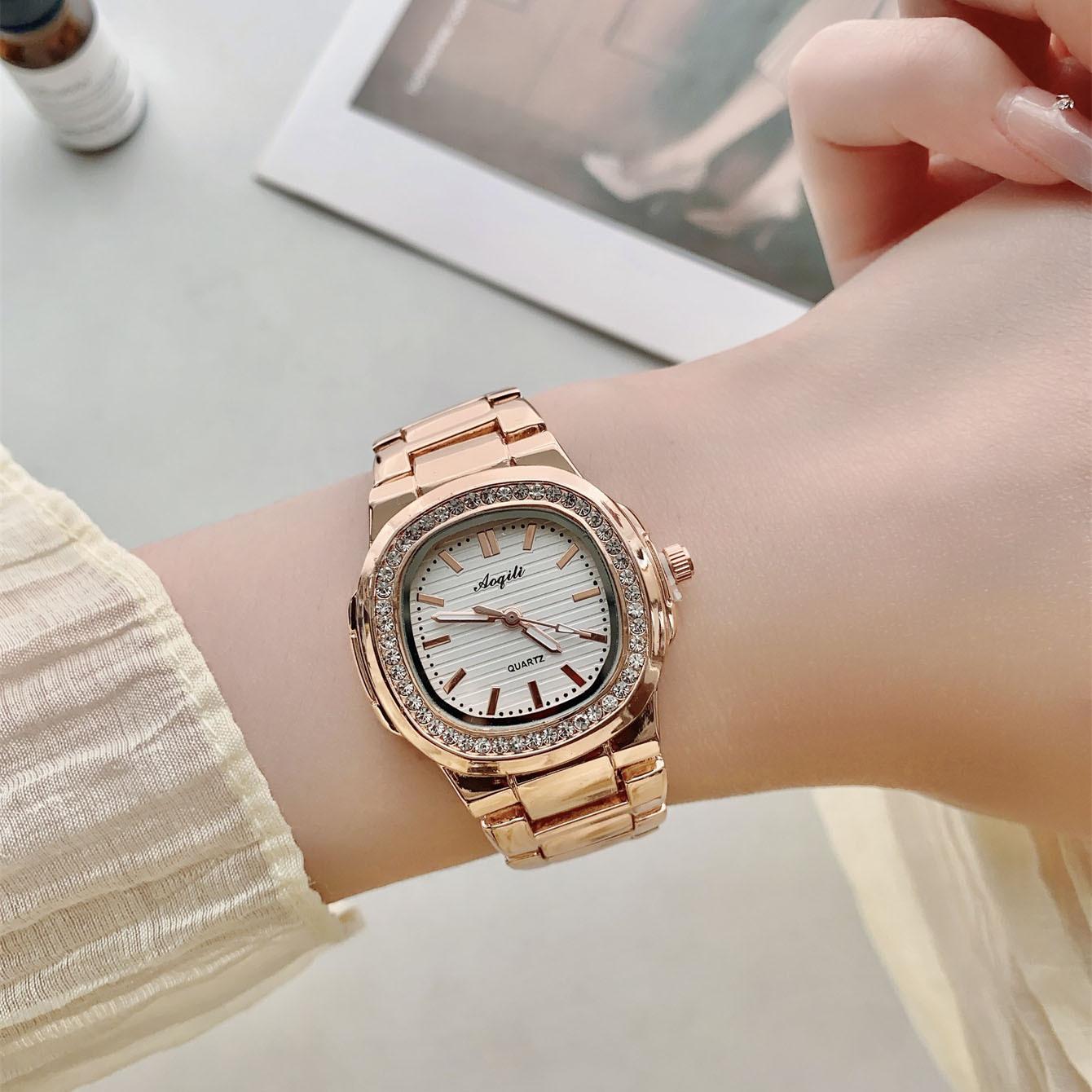 

Часы женские квадратные из сплавной стали с ремешком и стрелками