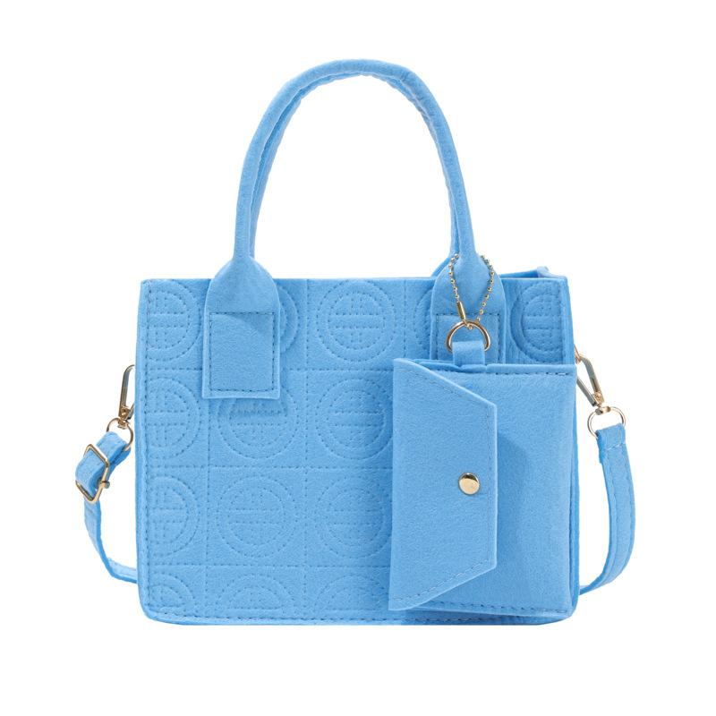 İki parçalı set küçük taze düz renk 2025 sonbahar yeni kabartmalı taşınabilir çapraz askılı küçük kare çanta