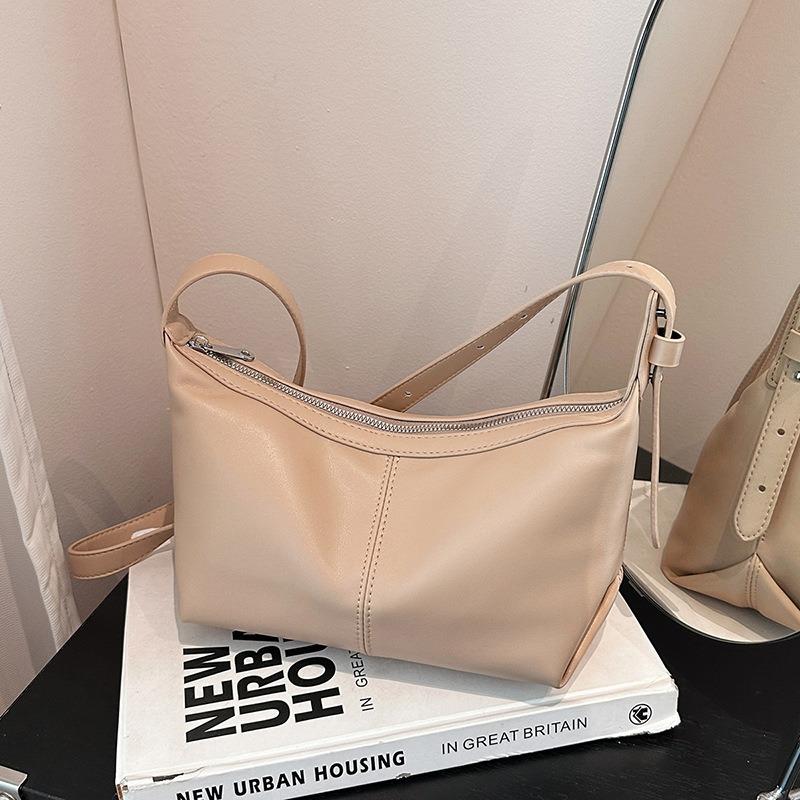 Niche Design Bag Women's New Casual Large-capacity Shoulder Messenger Bag Versatile Simple Dumpling Bag