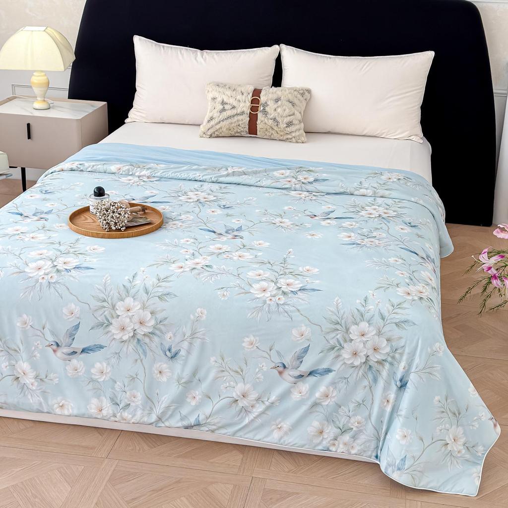 Cool Silk Summer Quilt: Lightweight, Breathable, Ideal for Home or Dorm Use