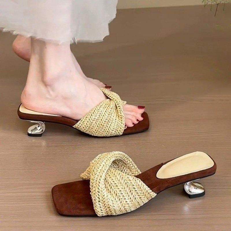 Retro Woven Clip Toe 2026 Summer Women's Slippers Kitten Heel Concise French Style Sexy Fashion Women Flip Flops Chinelo Slide
