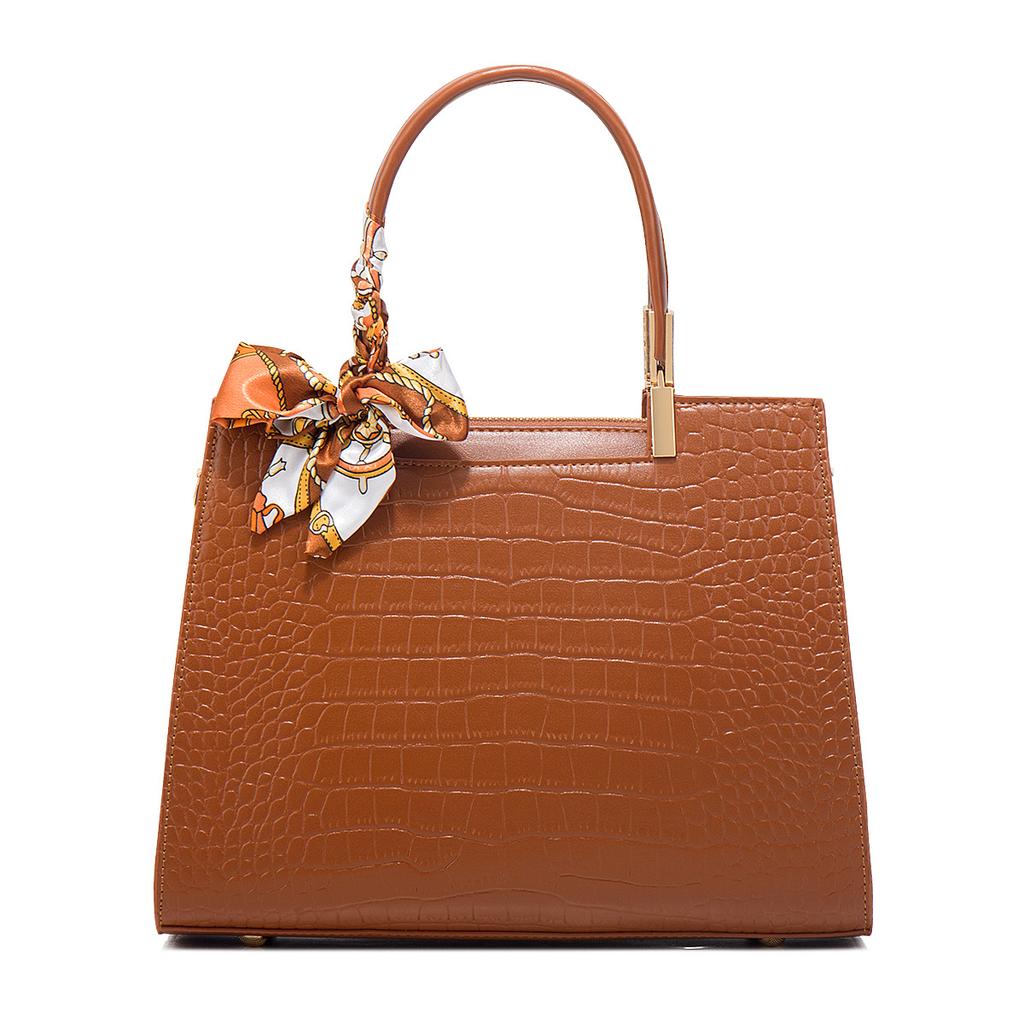 Fashionable and Elegant Crocodile Pattern Handbag for Middle-Aged Women, 2024 New Model, Niche High-End Single Shoulder Crossbody Tote Bag