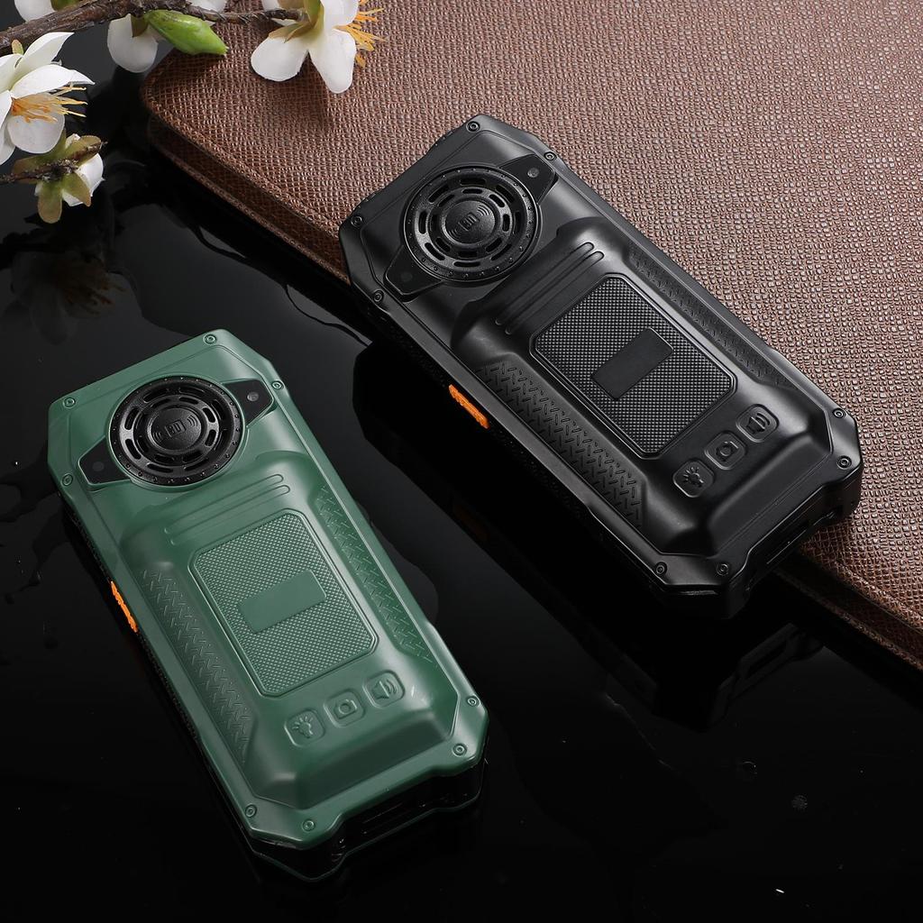 M6000 2G Button Mobile Phone 2.4inches Loud Speaker 2400mAh Flashlight Camera FM Support Four SIM Card Feature Mobile Phone