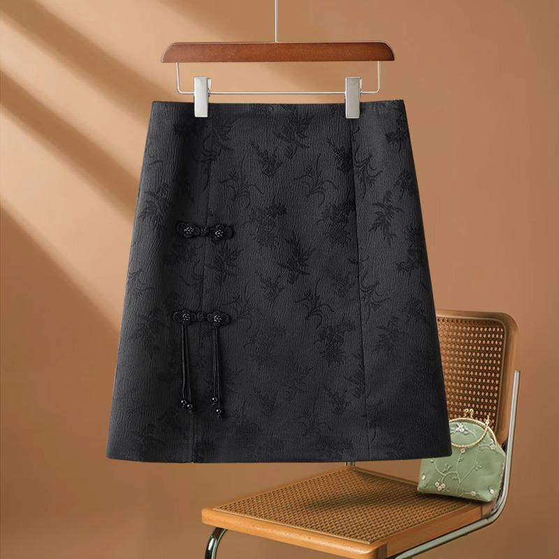 

2024 Юбка А-силуэта с высокой талией и застежкой-пуговицей-лягушкой черного цвета - Новый китайский стиль для женщин XL (115-125 jin)