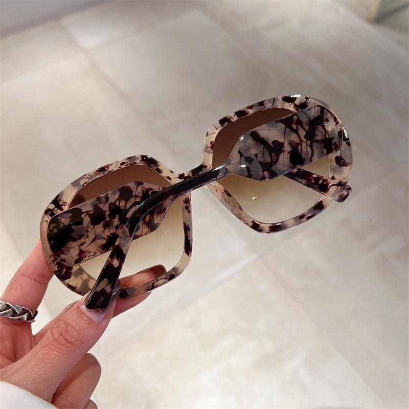 Luxury Brand Designer Big Frame Sunglasses Women Vintage Fashion Round Sun Glasses Trending Punk Oversized Elegant Shades Uv400