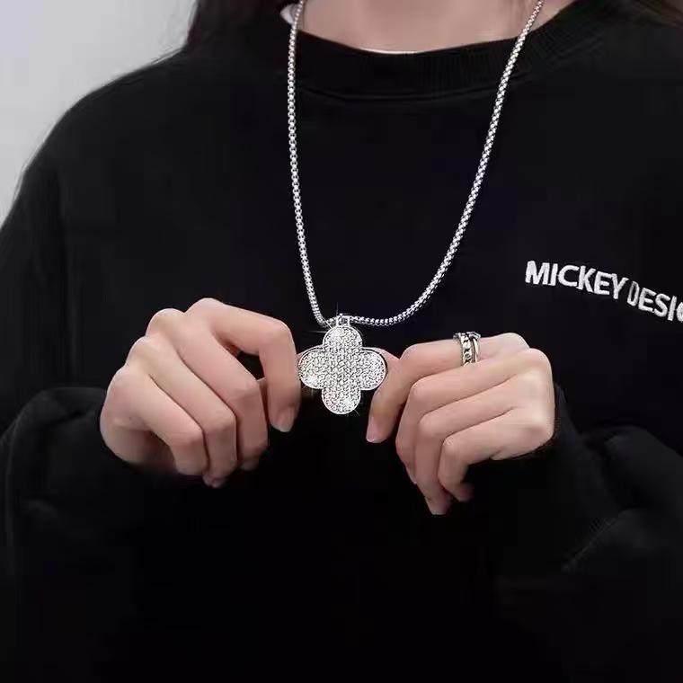 Women's Luxe Four-Leaf Clover Necklace: Autumn/Winter Titanium Steel Pendant On Simple Long Sweater Chain
