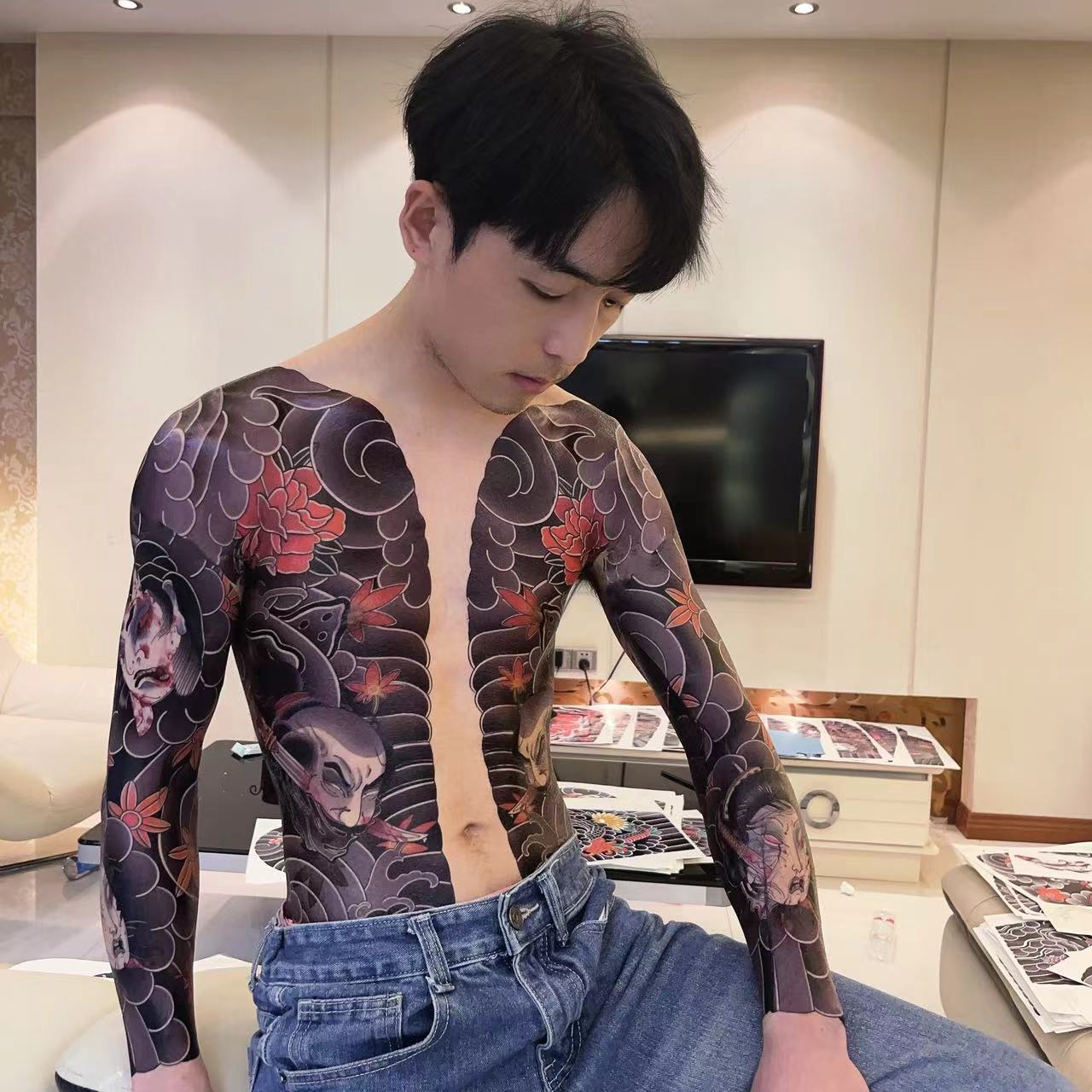 

Traditional Japanese-style cardigan tattoo stickers are waterproof, wear-resistant, and long-lasting3-5Realistic simulation 580*480mm