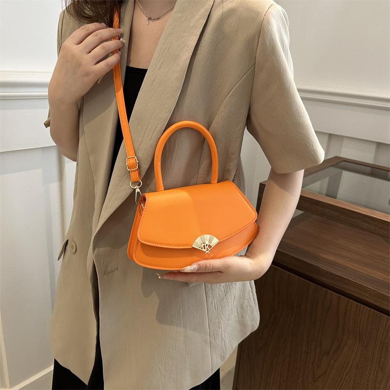 Sac Selle Femme Nouvel Été Beauté Décontracté Sac Bandoulière Épaule Unique Femme Design de Niche Portable Femme