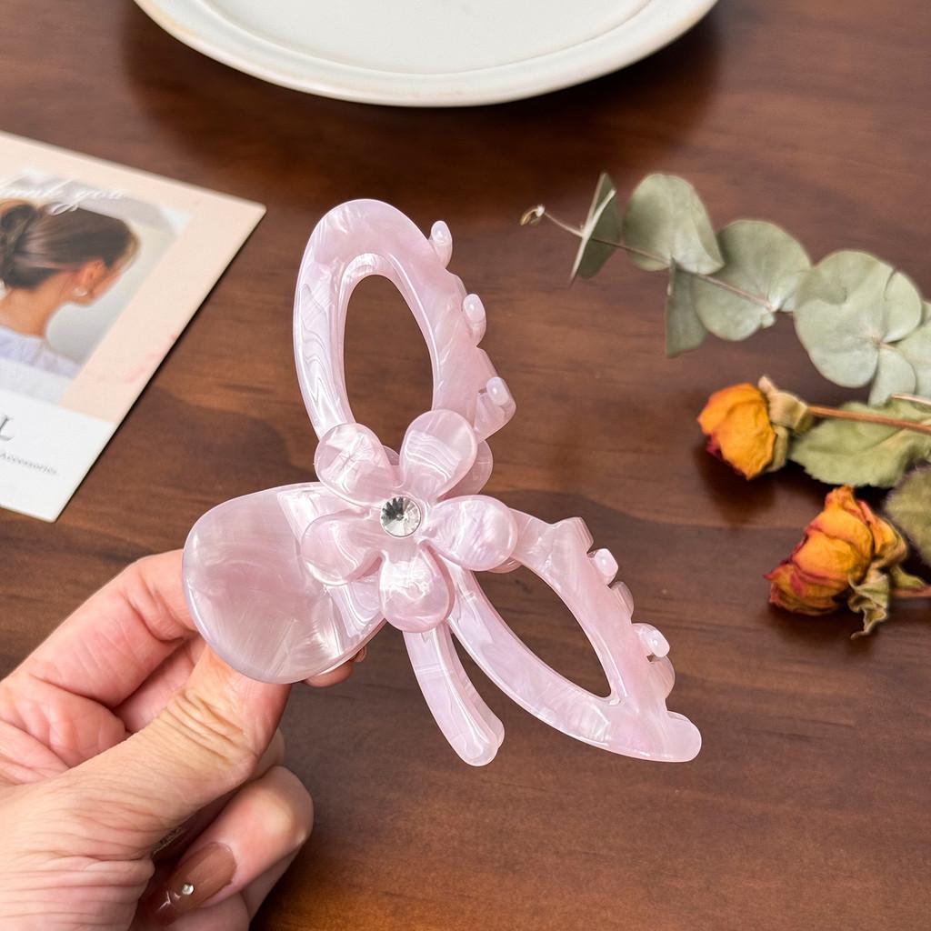 Stylish Oversized Acetate Hair Claw Clip Featuring Charming Floral Embellishments For Women