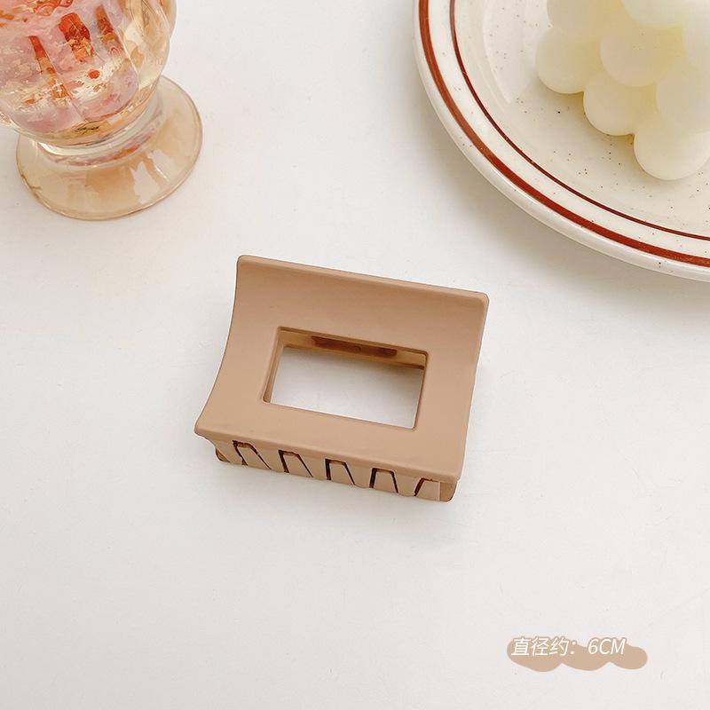 New Women Elegant Brown Beige Flower Geometric Hair Claw Clips Lady Plastic Hairpins Crab Hair Clips Fashion Hair Accessories