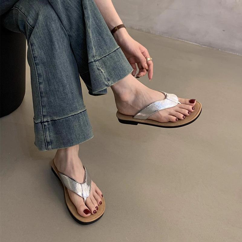 Mezzanine slippers women wear new Korean version of retro flip-flops vacation fairy wind seaside flat beach shoes in summer