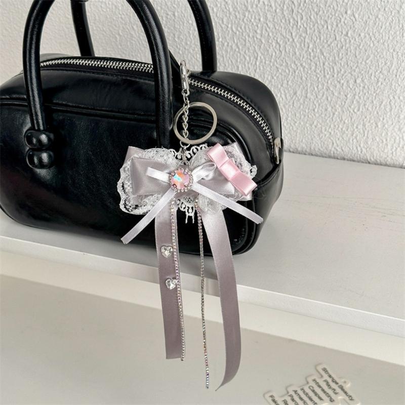 Uroczy Wisiorek z Koronki i Wstążki Motyl Zawieszka do Telefonu Uroczy Ornament do Zawieszenia na Torebce Dziewczęcej na Breloczek lub do Dekoracji Torby