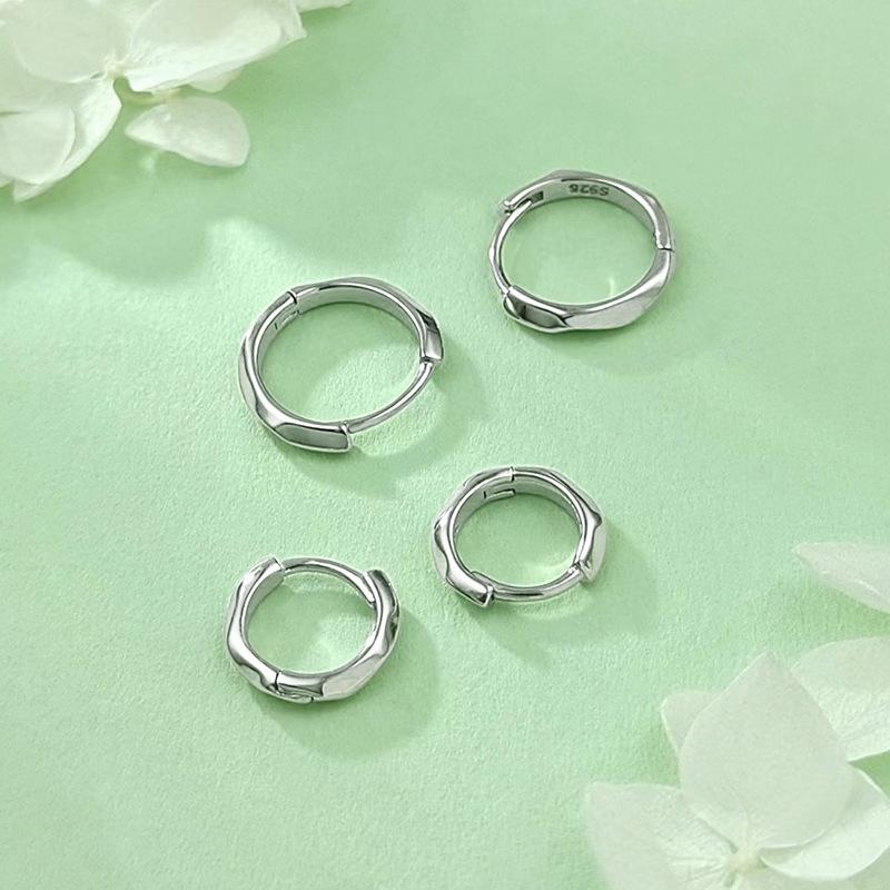 S925 Sterling Silver Mirror-Finish Hoop Earrings - Women's Luxe Style, Light and Niche Circular Ear Clips for Autumn/Winter.